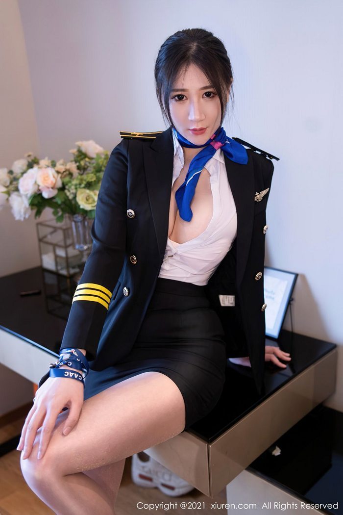 秀人网空乘小姐姐顾乔楠制服机长肥美香甜(19)