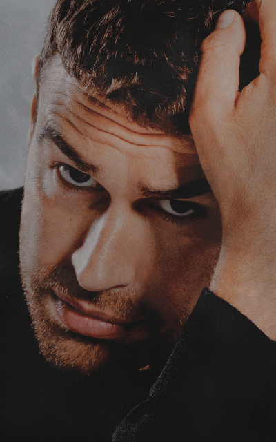 Theo James  - Page 2 2lfXDyDe_o