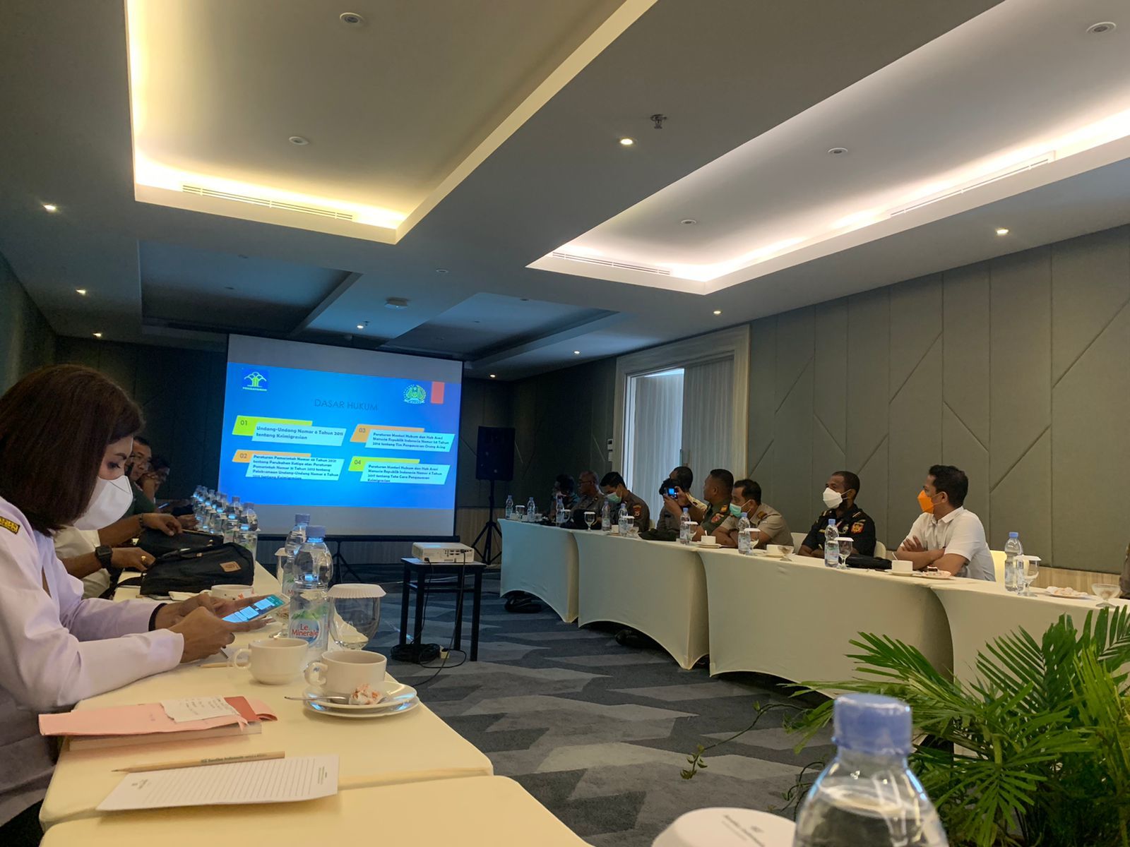 Rapat Koordinasi, Pembahasan dan Penguatan Tim Pengawasan Orang Asing (Tim Pora) Kota Ambon dan Tim Pora Kecamatan Se-Kota Ambon tahun 2022 di ruang rapat Hotel Santika Premiere Ambon, pada Rabu (22/06/2022)