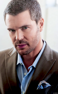 Charlie Weber 5AmywxqT_o