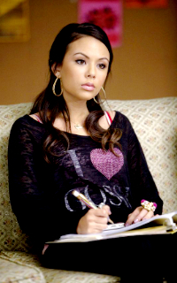 Janel Parrish C58iWgXh_o