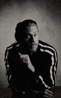 Charlie Hunnam 2qfbdePY_o