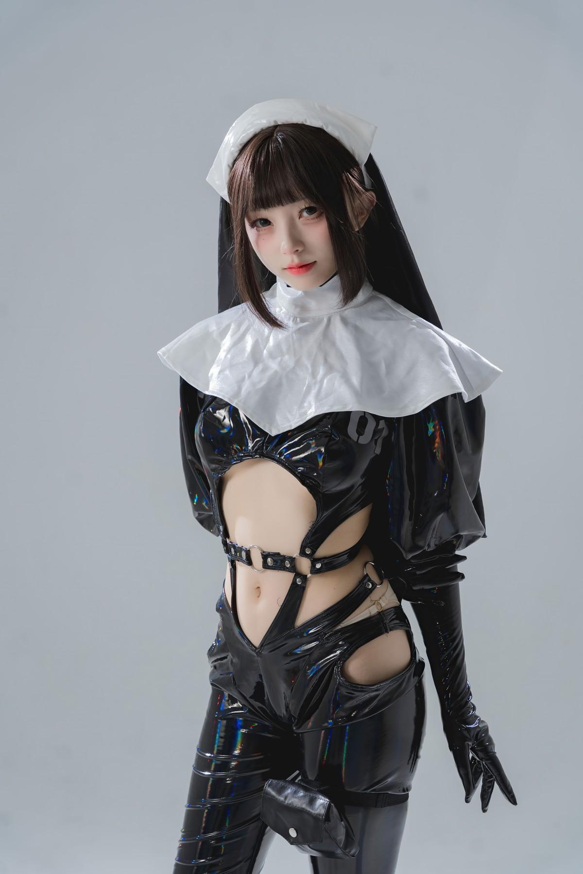 Cosplay 花铃 漆皮修女(28)