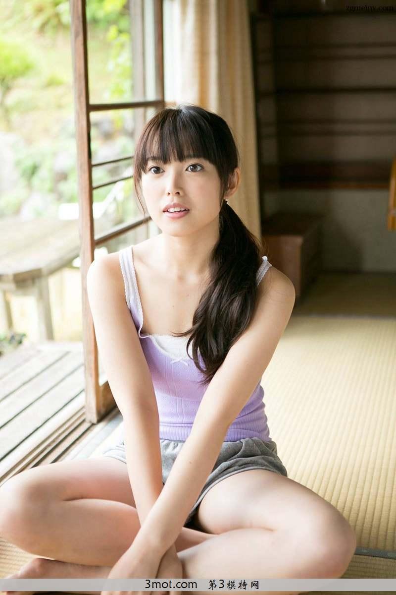 大眼性感美女居家生活风情写真难掩傲人身材(19)