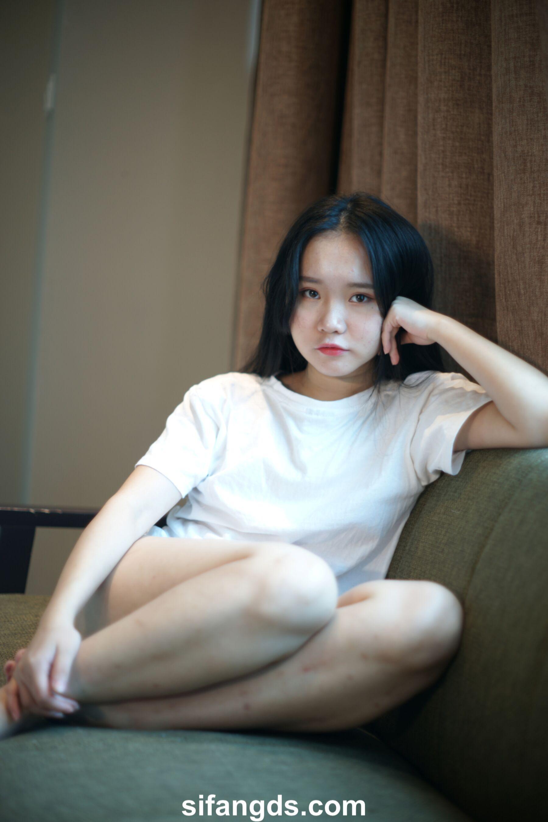 国模套图 素人私拍流出(22)