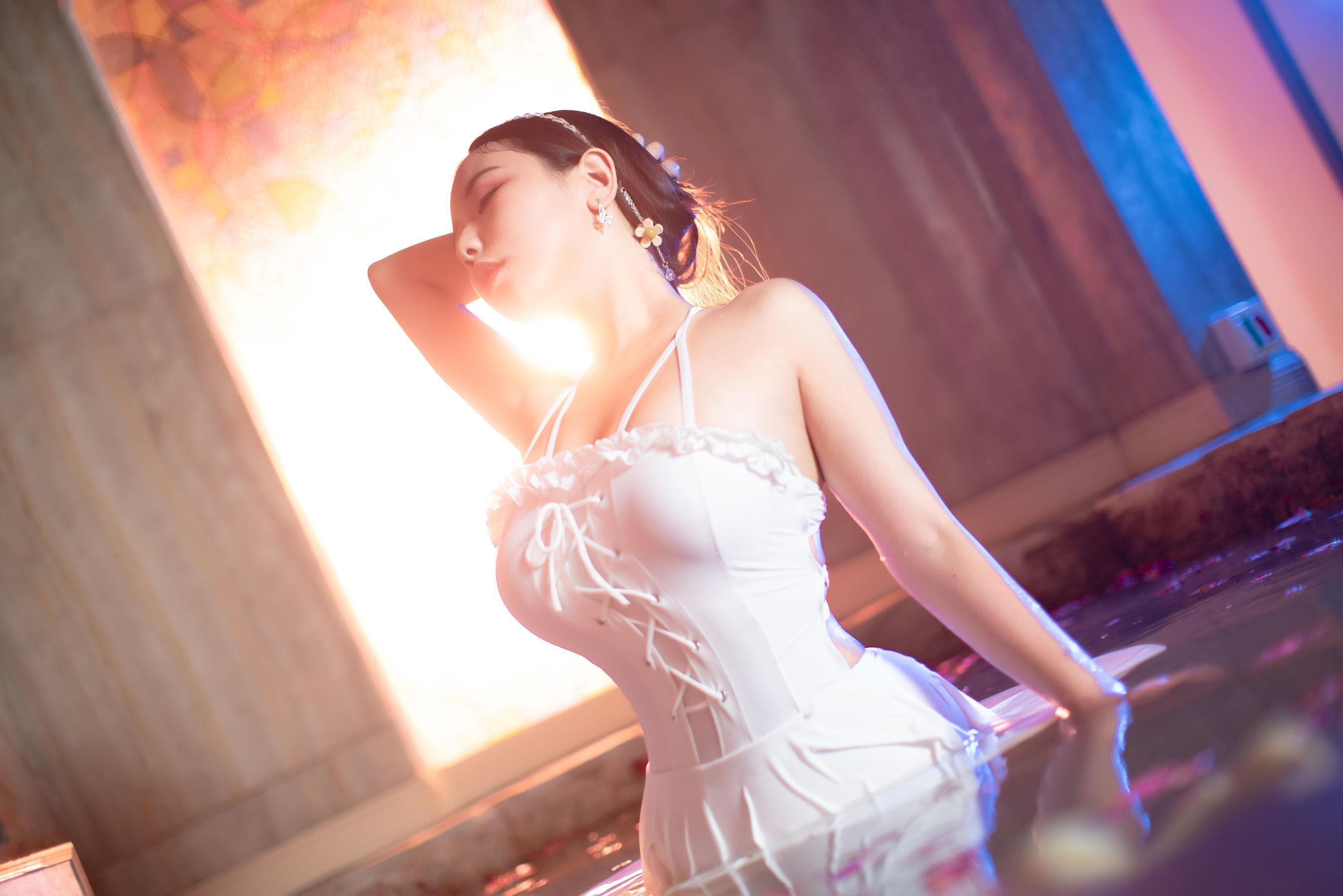 [网红COSER] 动漫博主穆零Mu0 – 温泉 倒影(43)