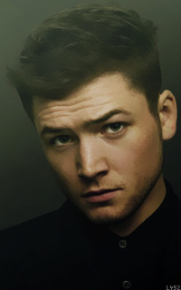 Taron Egerton 1jVlDDDD_o