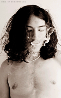 Ezra Miller Ey1TLr7y_o