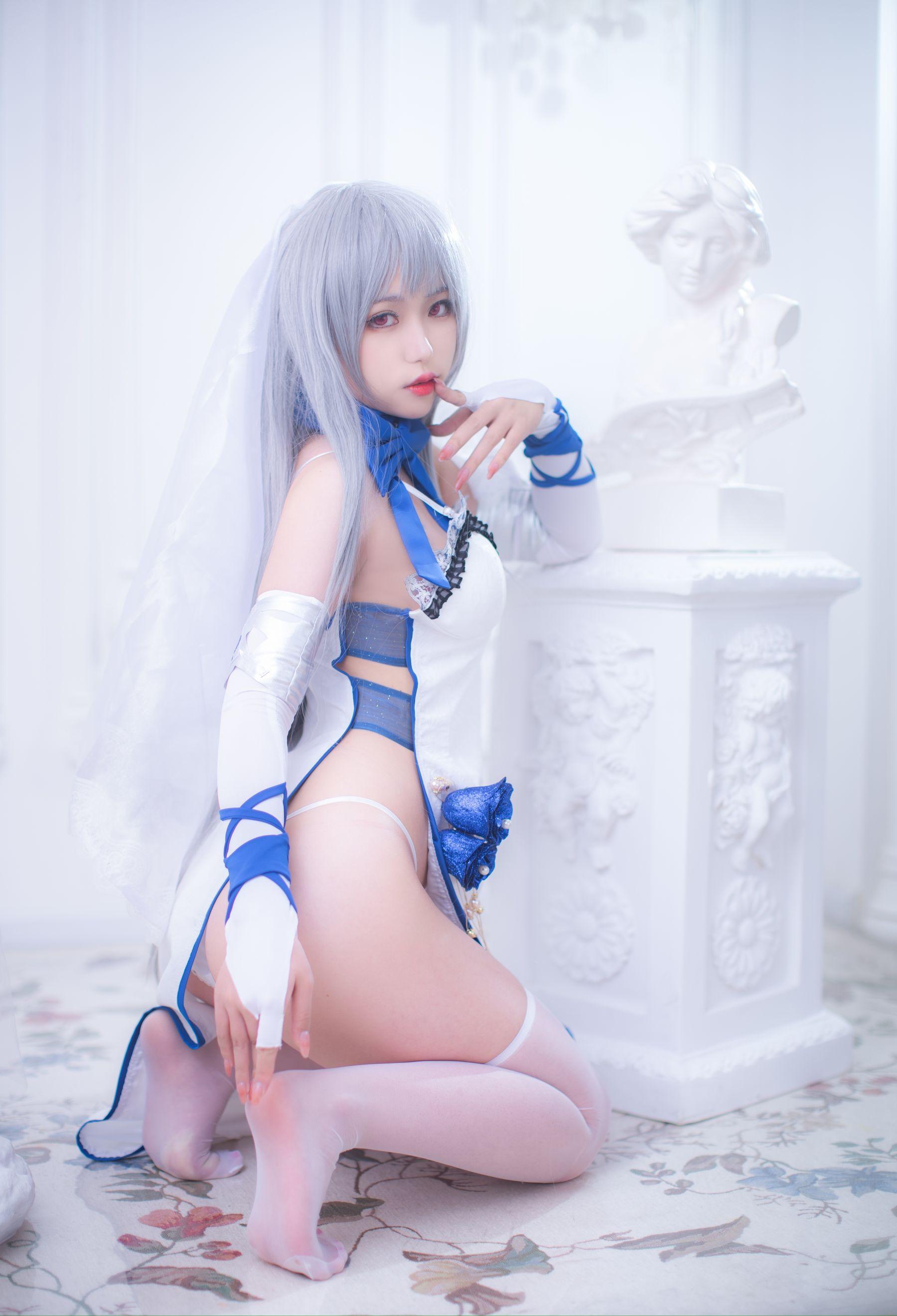 [网红COSER] 一北亦北 – 路易九世礼服 写真套图(9)