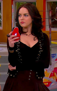 Elizabeth Gillies VJo8j78J_o