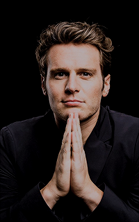 Jonathan Groff 9rIrRv5Z_o