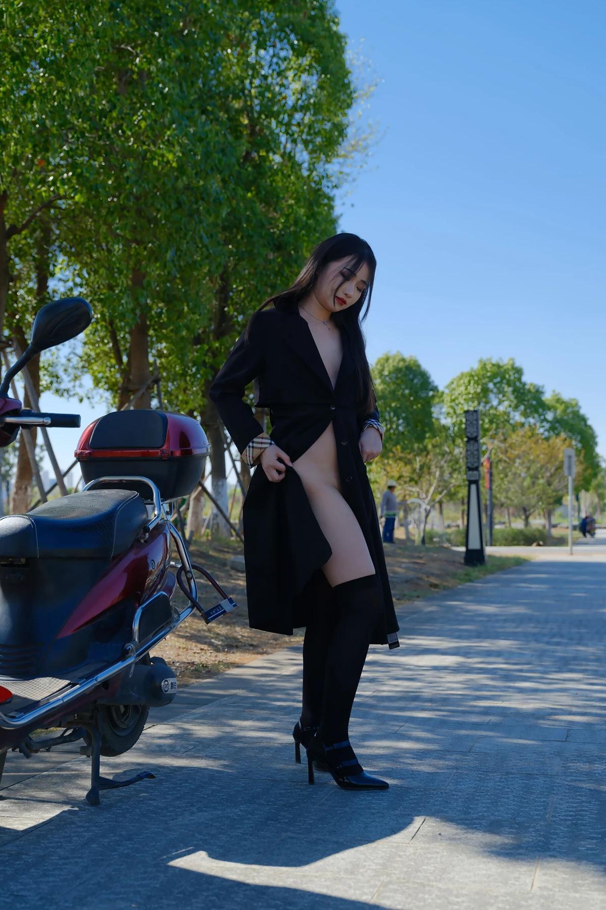 小泽 – 黑丝御姐 户外露出 Set.01(7)