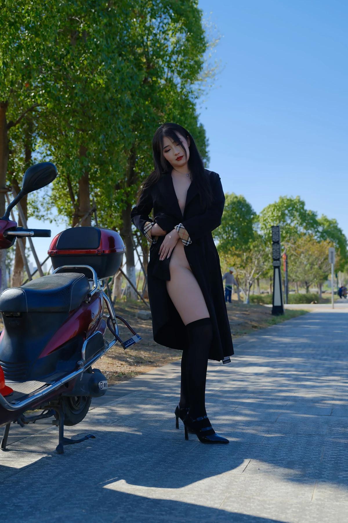 小泽 – 黑丝御姐 户外露出 Set.01(10)