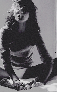 Phoebe Tonkin T7swbVKD_o