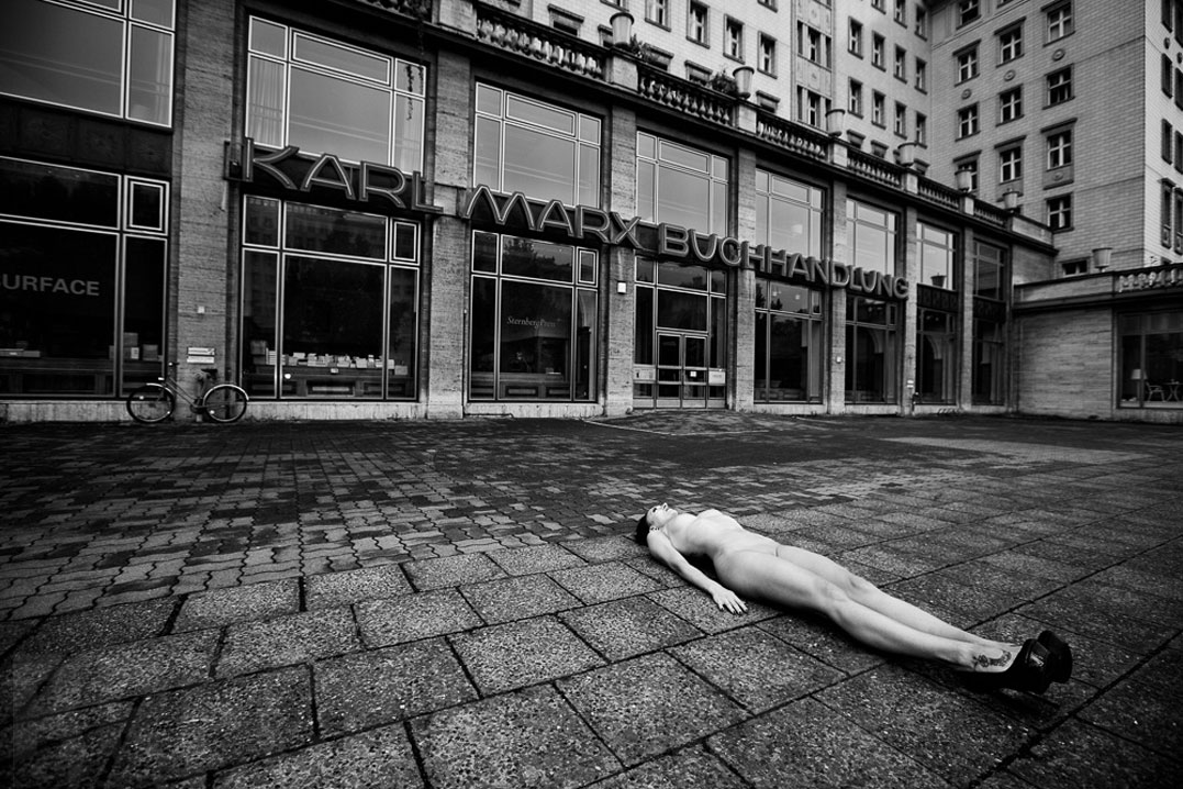 голые девушки на улицах мировых столиц / Naked City by Gary Breckheimer голые девушки на улицах мировых столиц / Naked City by Gary Breckheimer