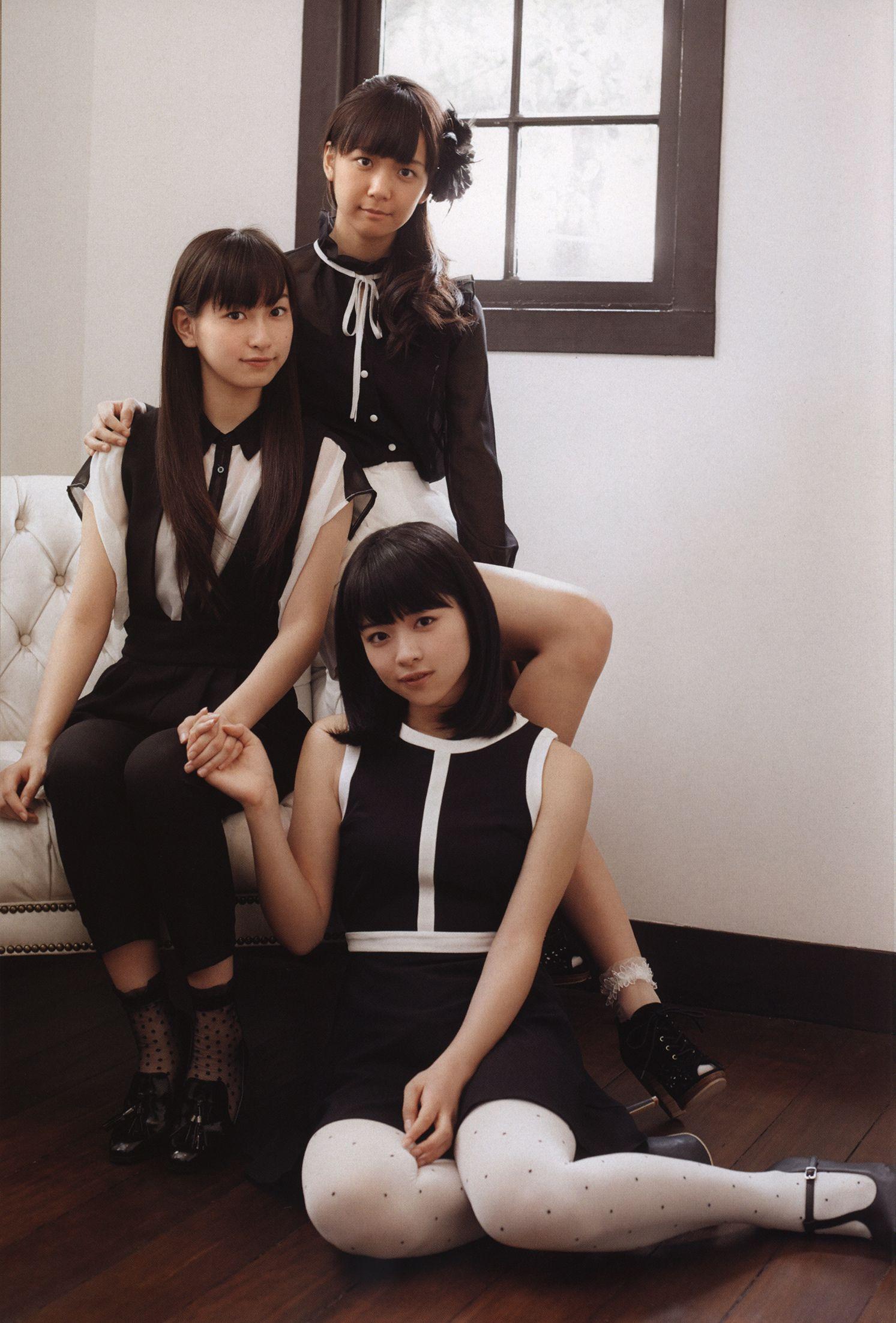 日本美少女组合Juice=Juice《OFFICIAL PHOTO BOOK》写真集(44)