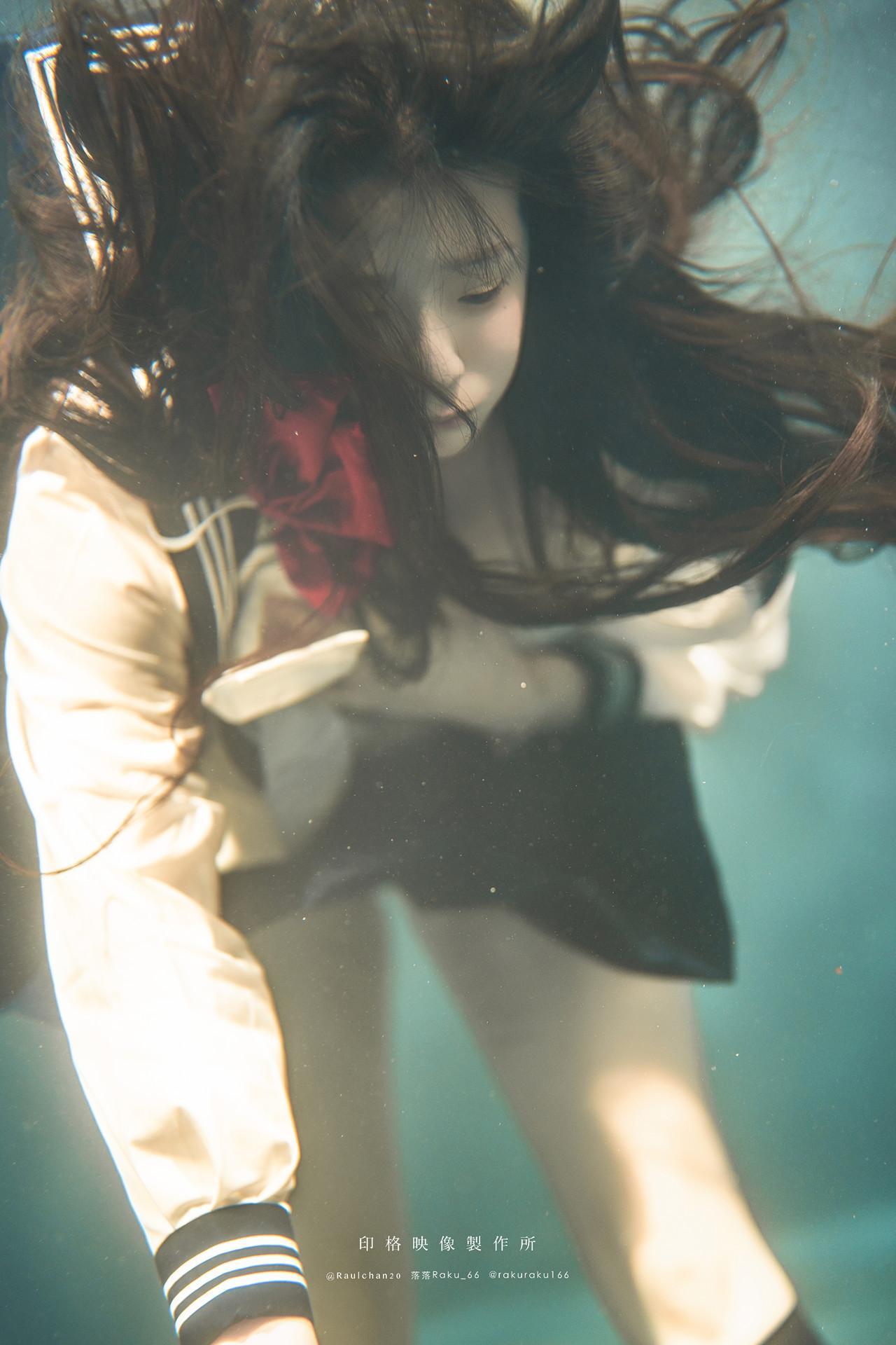 Cosplay 落落Raku – 水泳馆(13)