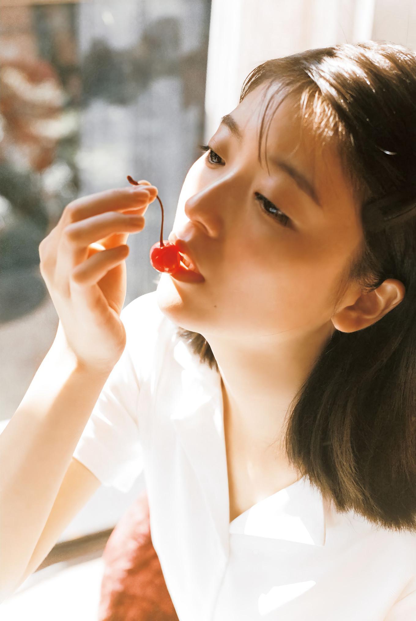 Mio Kudo 工藤美桜, 1st写真集 [KIMINOMIO] Set.04(16)