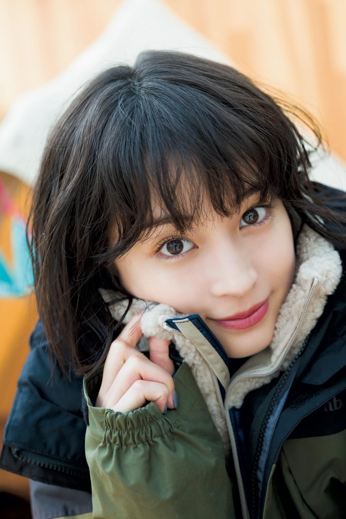 Suzu Hirose 広瀬すず, Shonen Magazine 2021 No.10 (週刊少年マガジン 2021年10号)(14)