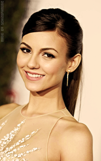 Victoria Justice FcTUWJpn_o