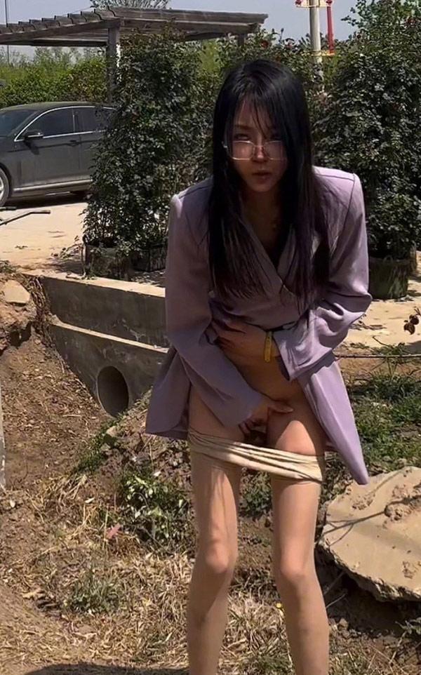 露出系人妻@彤彤乖 私拍尺度作品合集(13)