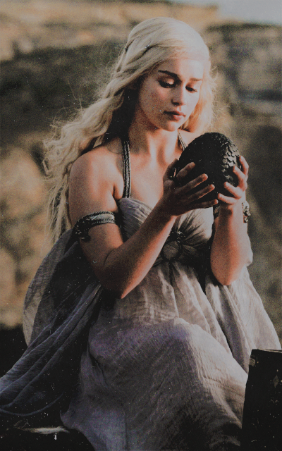 Emilia Clarke SljUrqtd_o