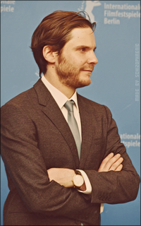 Daniel Brühl NYj3qnrP_o