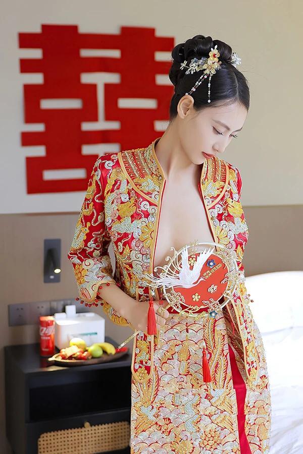 秀人女神lingyu69新婚之夜美丽娇妻私购流出(3)