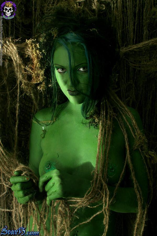 Solo girl with green skin wanders around the woods with no clothes on(10)