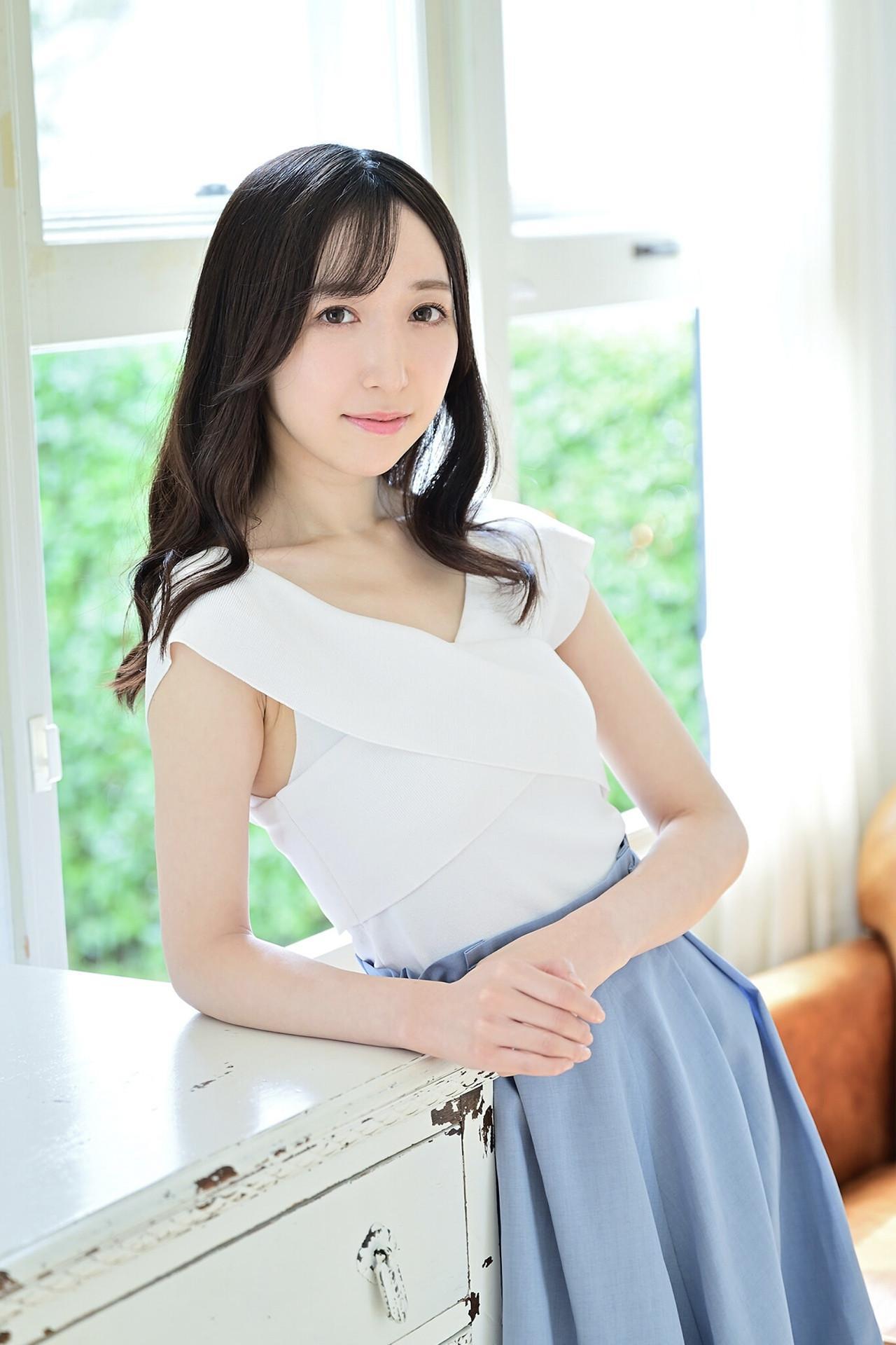 Kyoka Yasuhara 泰原京香, 写真集 「外資系美人OL」 Set.01(4)