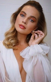 Margot Robbie XXBTzCFs_o