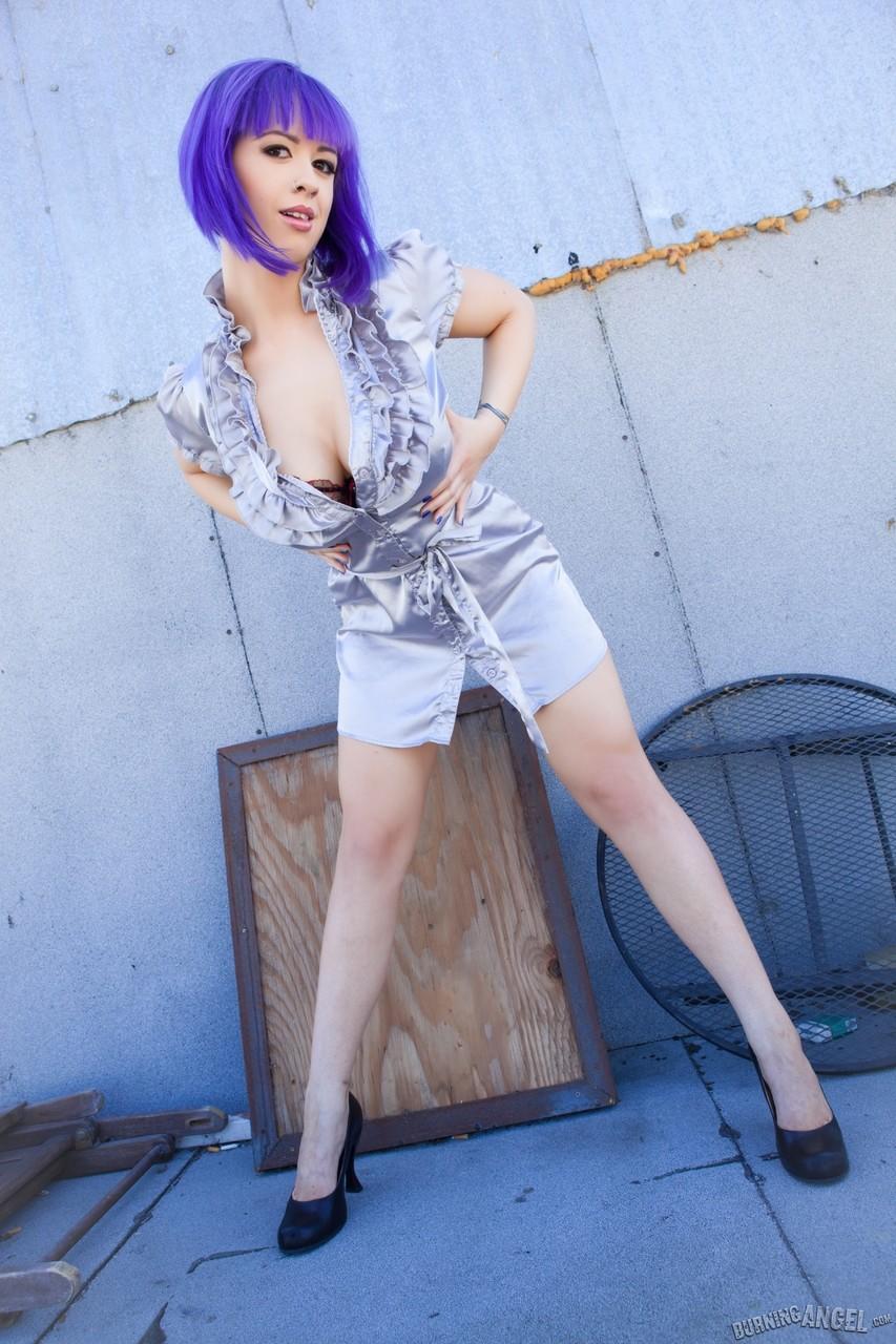 Purple headed Larkin Love displays huge big tits & masturbates on the rooftop(3)