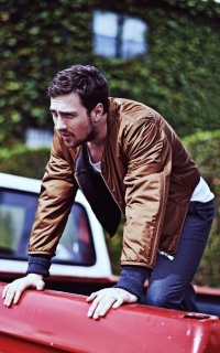 brunet - Aaron Taylor-Johnson K6pi5thT_o