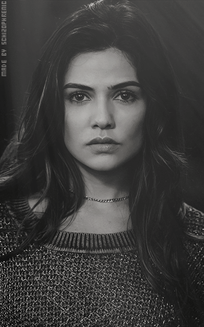 Danielle Campbell HkS7x42c_o