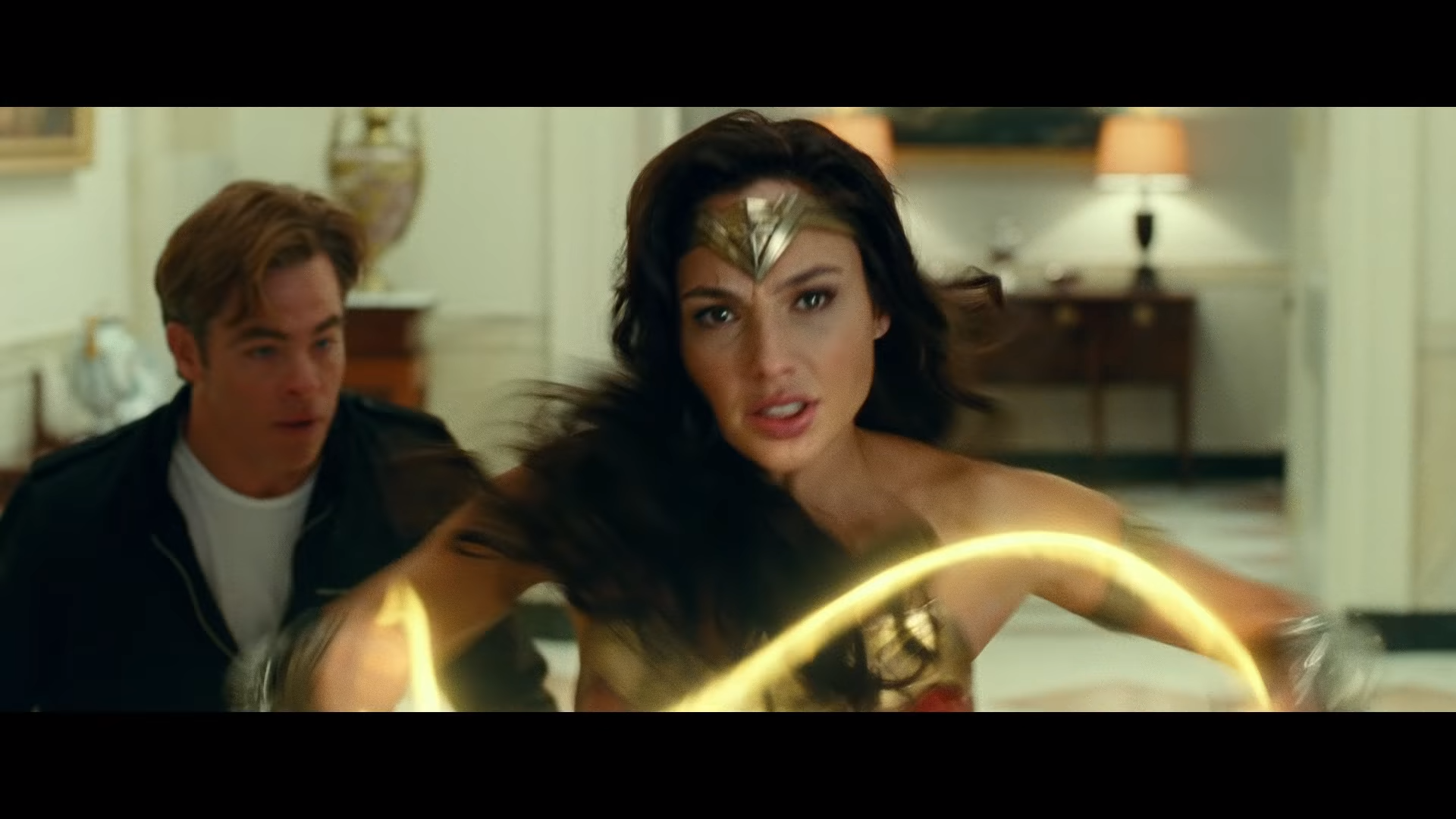 WONDER WOMAN 1984: Gal Gadot's Diana Swings Into Action In New Official ...