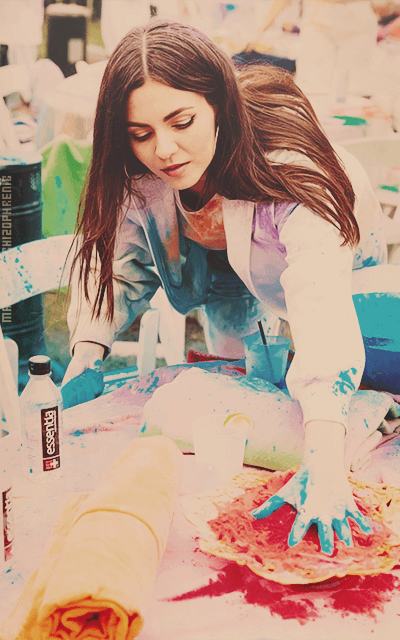 Victoria Justice - Page 4 94PBDuIJ_o