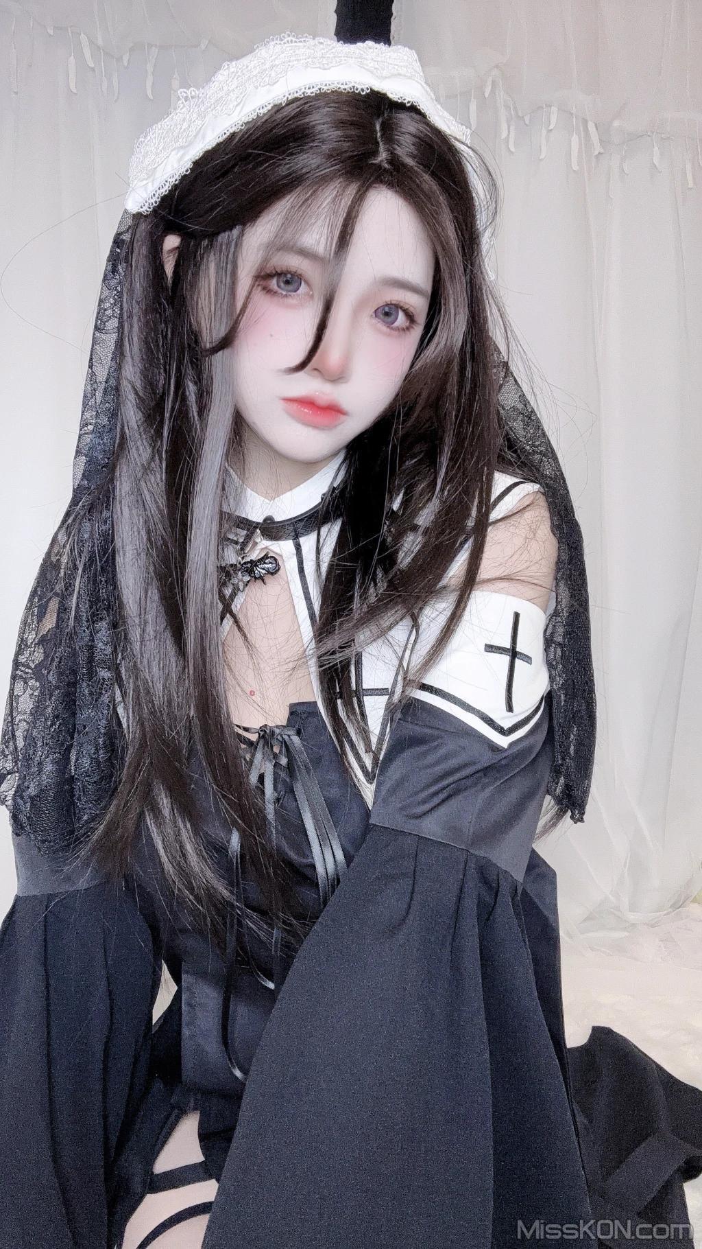 Coser@疯猫ss: 修女自拍 (21 photos)(20)
