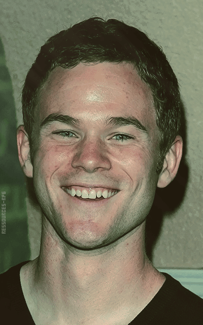 Aaron Ashmore KCePD0YP_o