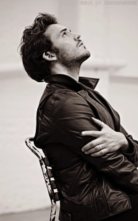 Sam Claflin WWNqQIPy_o