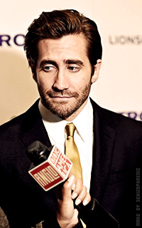 Jake Gyllenhaal - Page 3 VRMu3Mxu_o