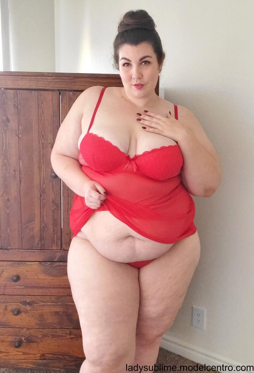 Fatty in a red negligee Lady Sublime flaunts her big juggs while sucking a toy(6)