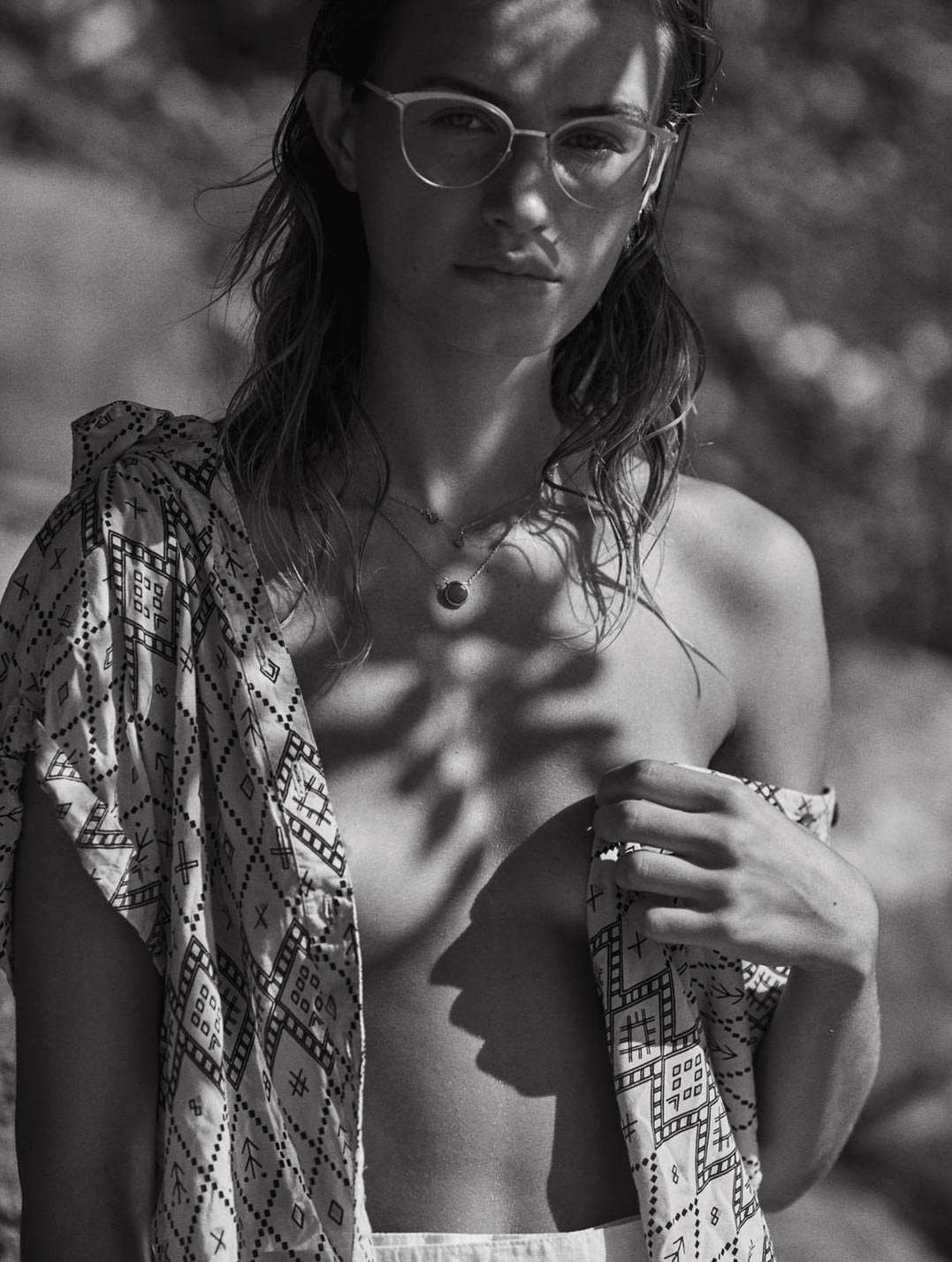 Betsy Volk by Cameron Mackie Девушка развлекается на пляже / фото 11
