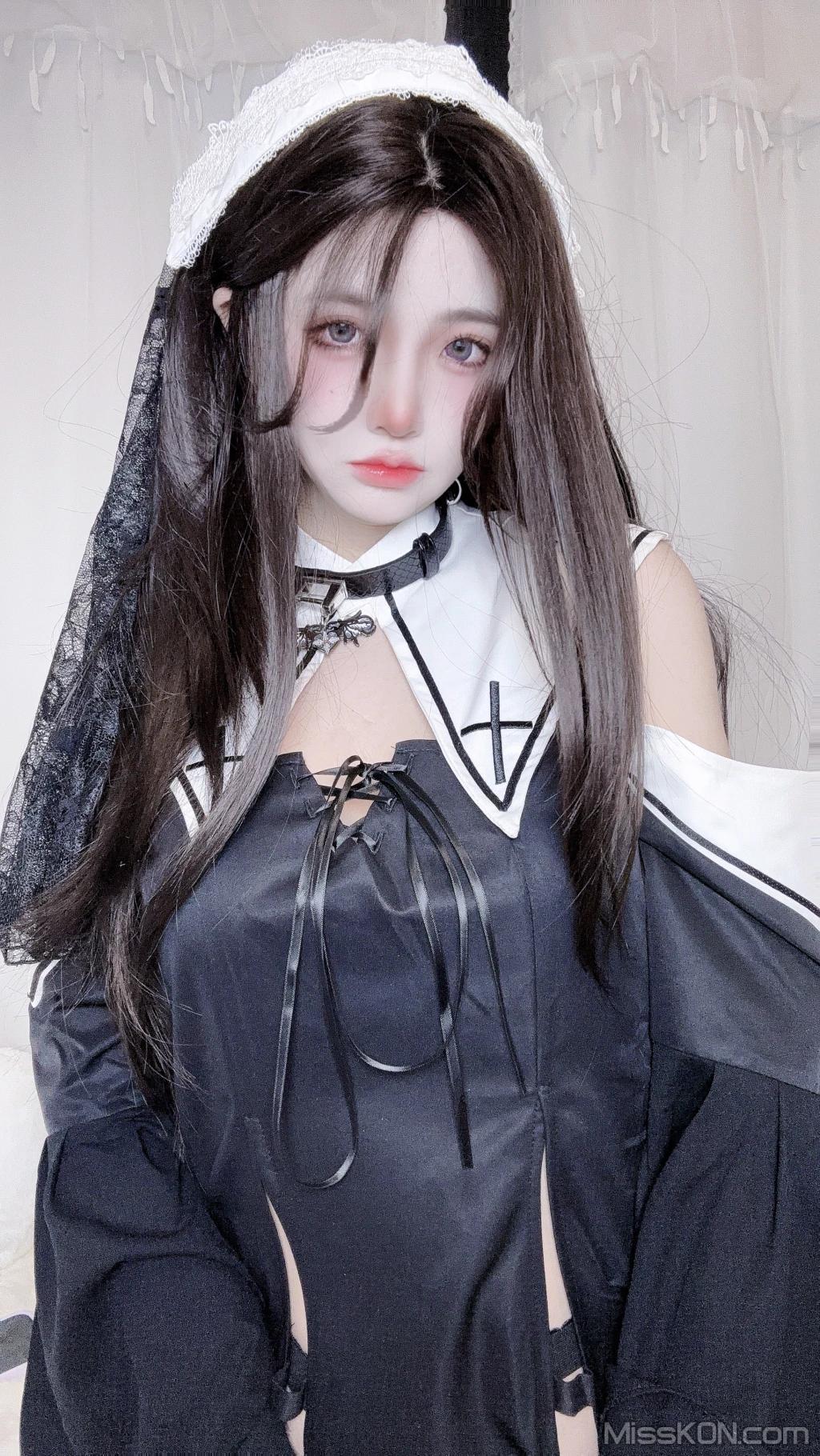 Coser@疯猫ss: 修女自拍 (21 photos)(21)
