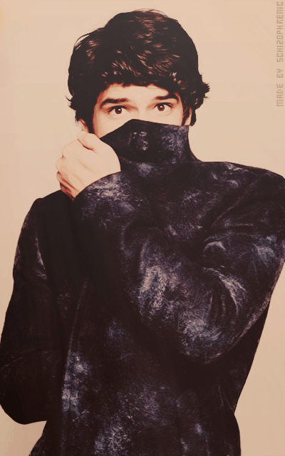 Tyler Posey MH5JeKrh_o