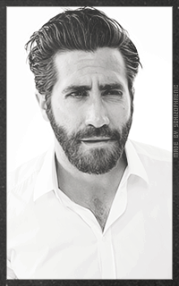 Jake Gyllenhaal - Page 4 CWlbShY1_o
