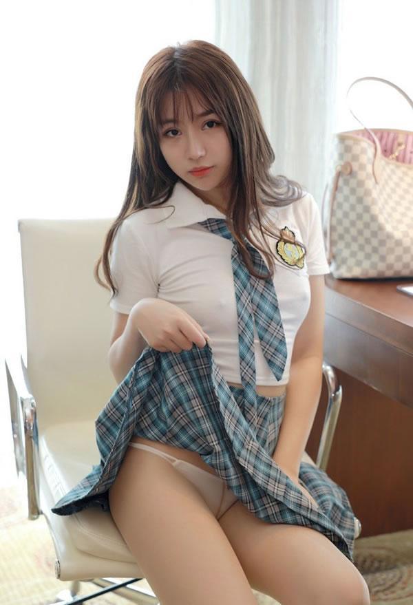 甜美JK少女真空丝袜写真春光外泄(5)