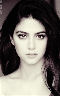 Emeraude Toubia 7WSK68aB_o