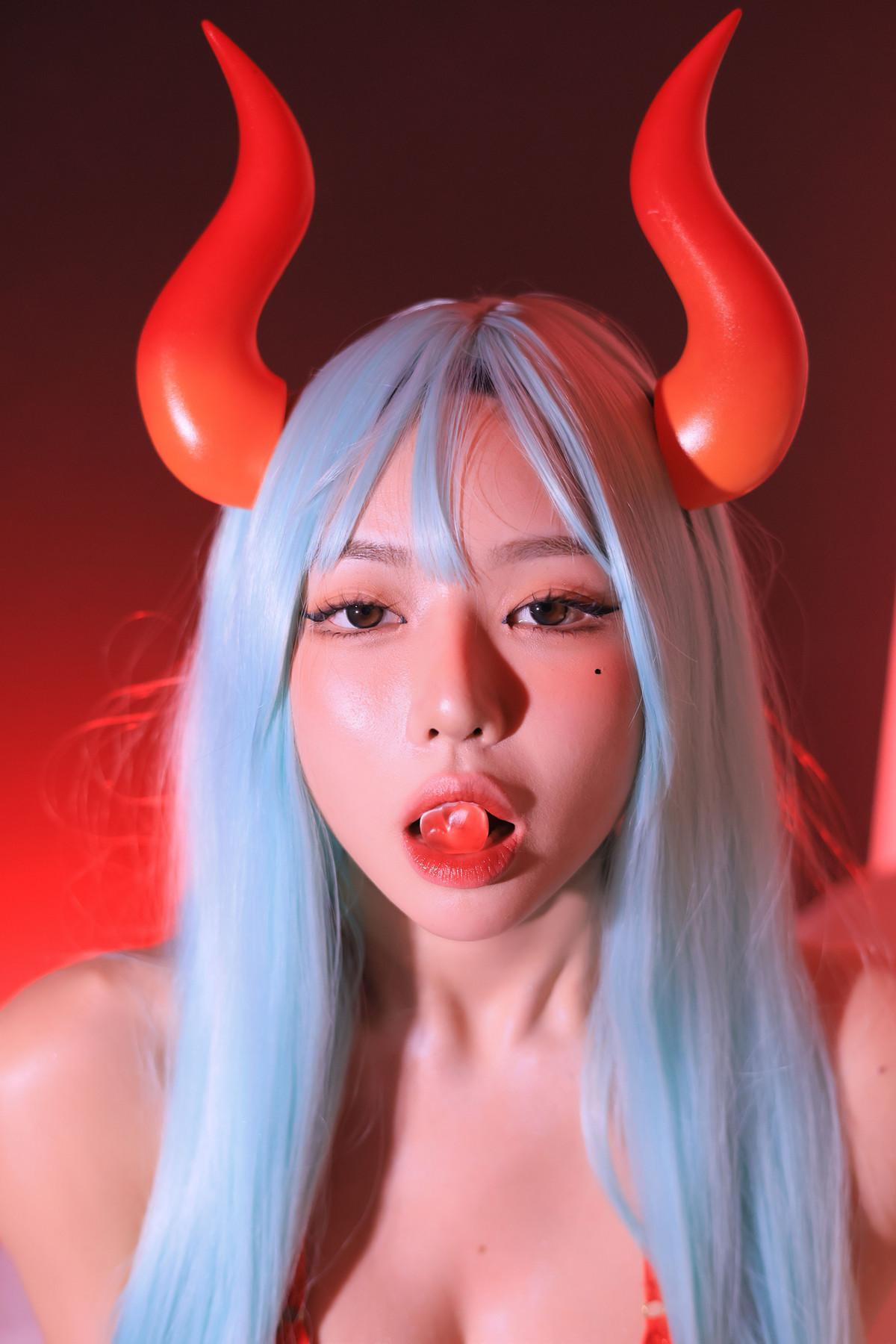 Dongeuran 동그란, PhotoBook 「Red Succubus」 Set.04(47)
