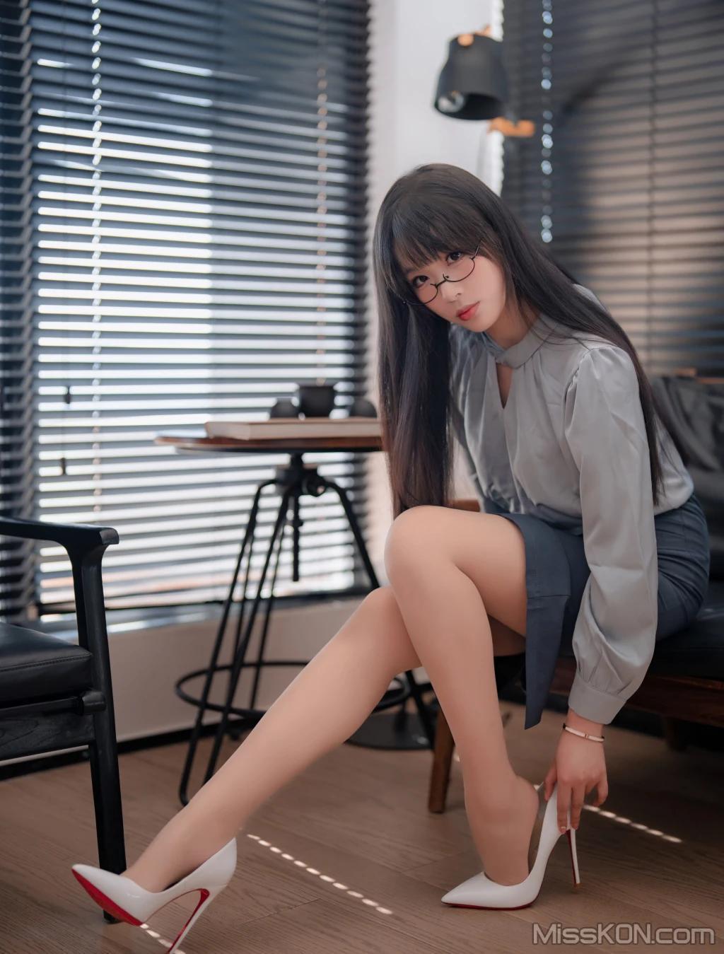 Coser@轩萧学姐: 蓝裙ol (190 photos )(94)