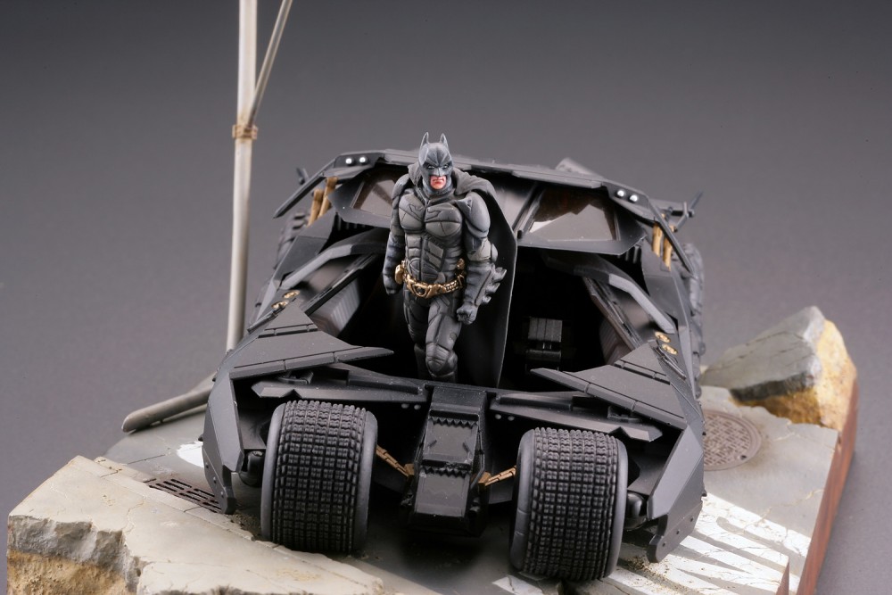 Batman : Batmobile Tumbler in Gotham City figure - Legacy of Revoltech (Revoltech) A2iKJWlE_o